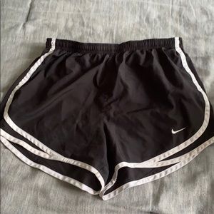 Nike tempo short